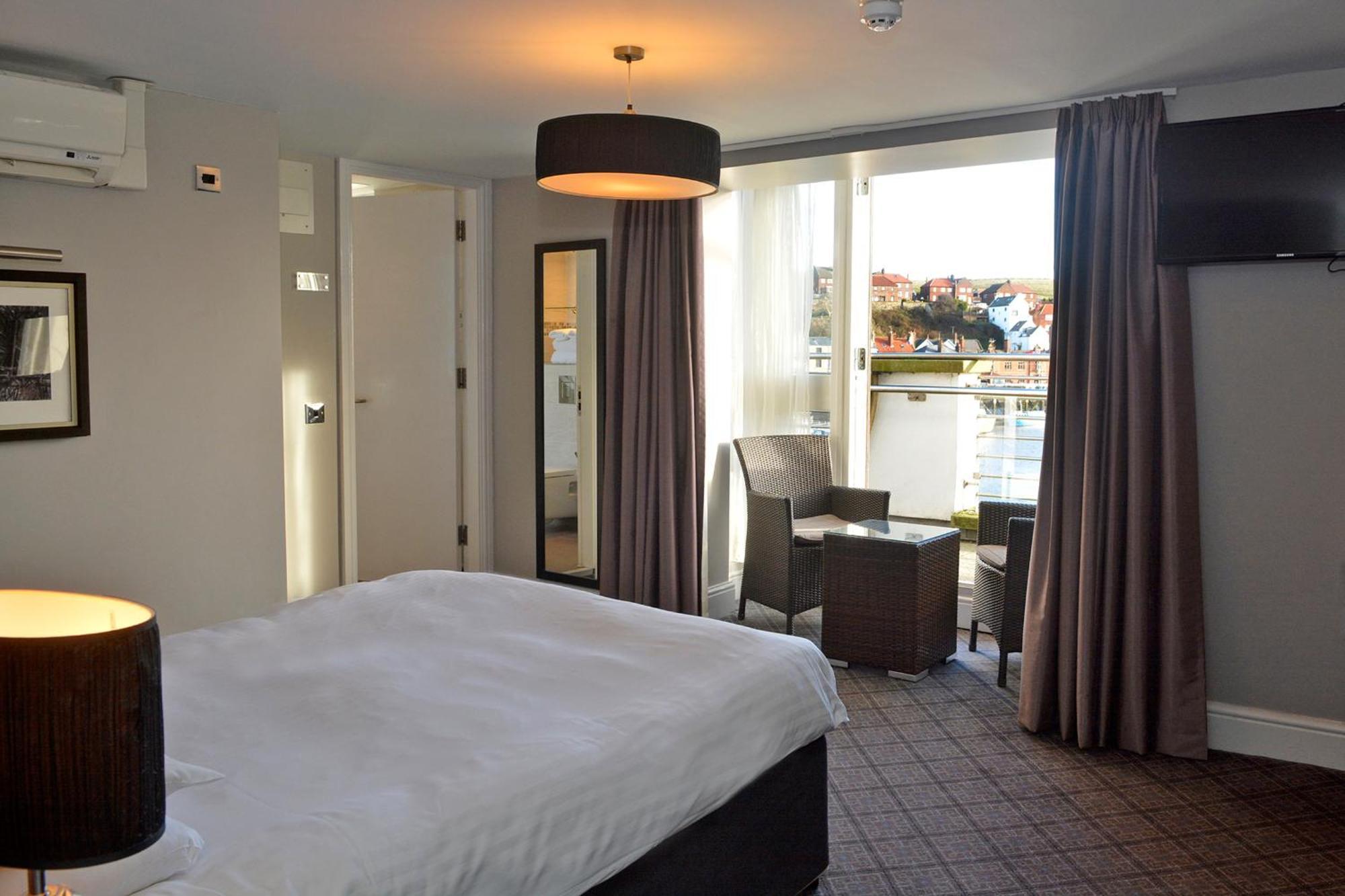 The Angel Hotel Wetherspoon Whitby Extérieur photo