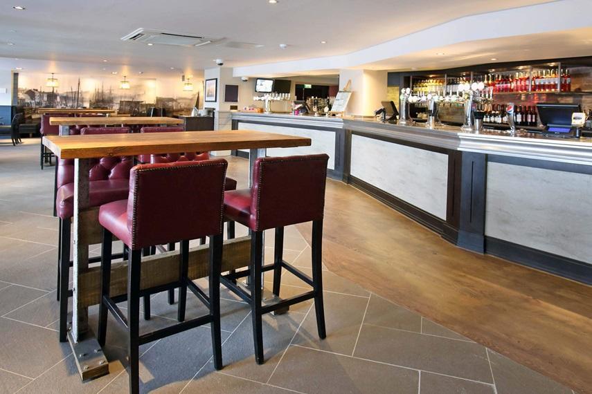 The Angel Hotel Wetherspoon Whitby Extérieur photo
